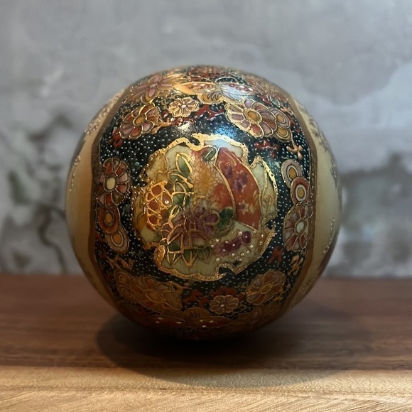 Vintage Satsuma Large Hand Painted Gold Porcelain Ceramic Egg - Picture 5 of 6